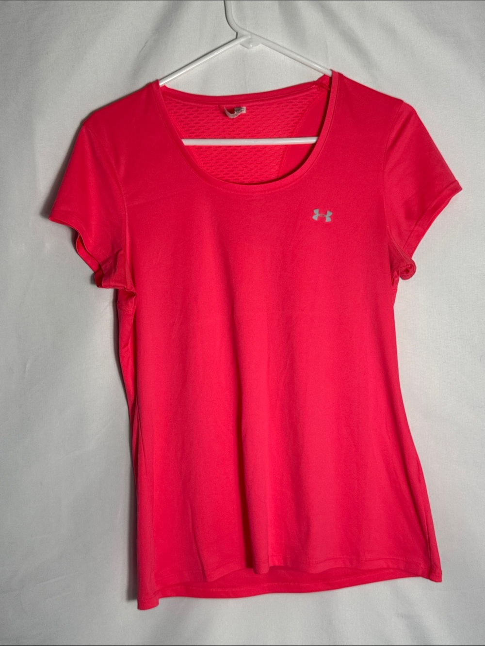 Under Armour Women's Bright Pink Short Sleeve Tee medium